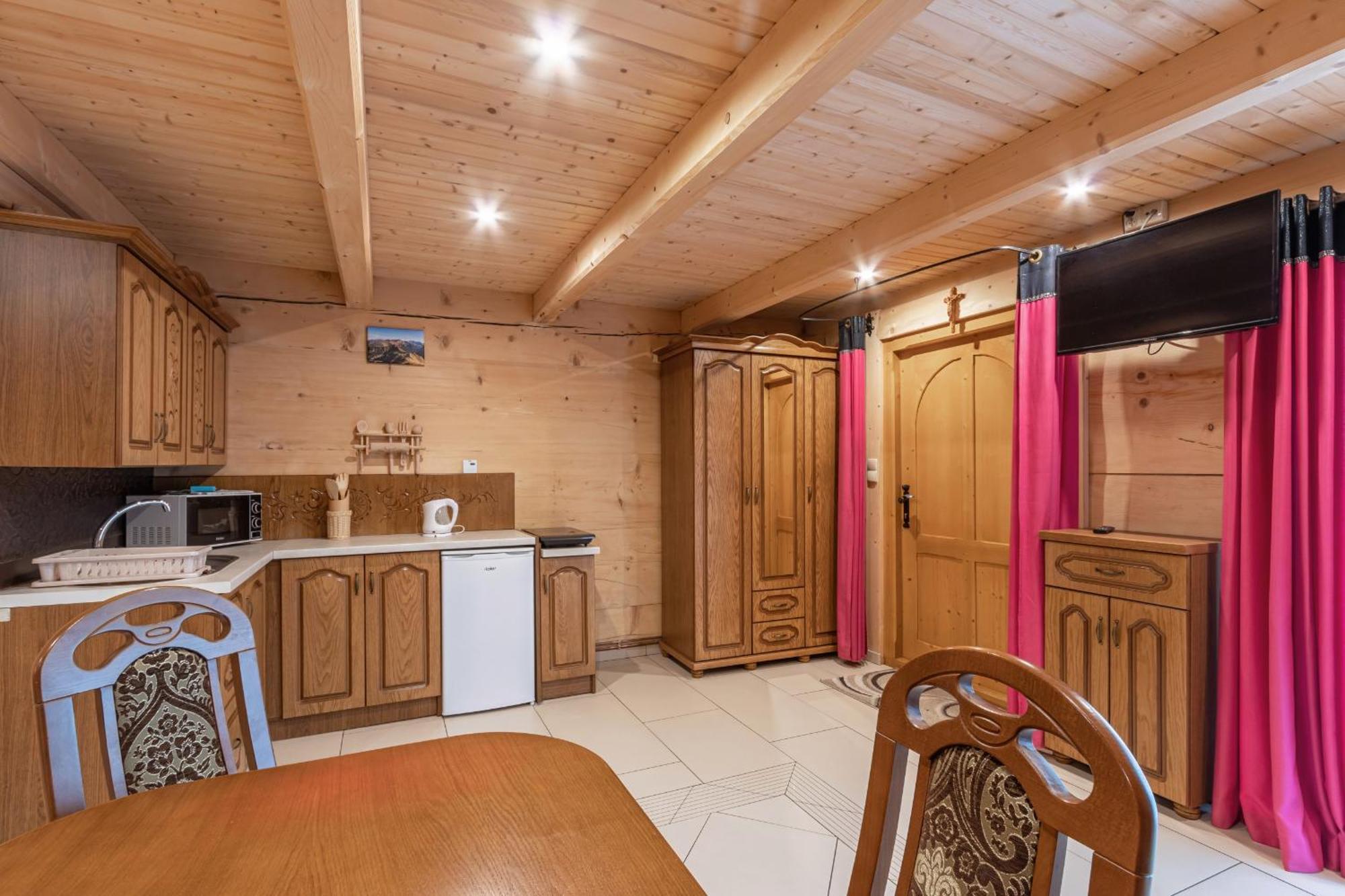 Lesny Dwor Bed & Breakfast Мурзасичле Екстериор снимка